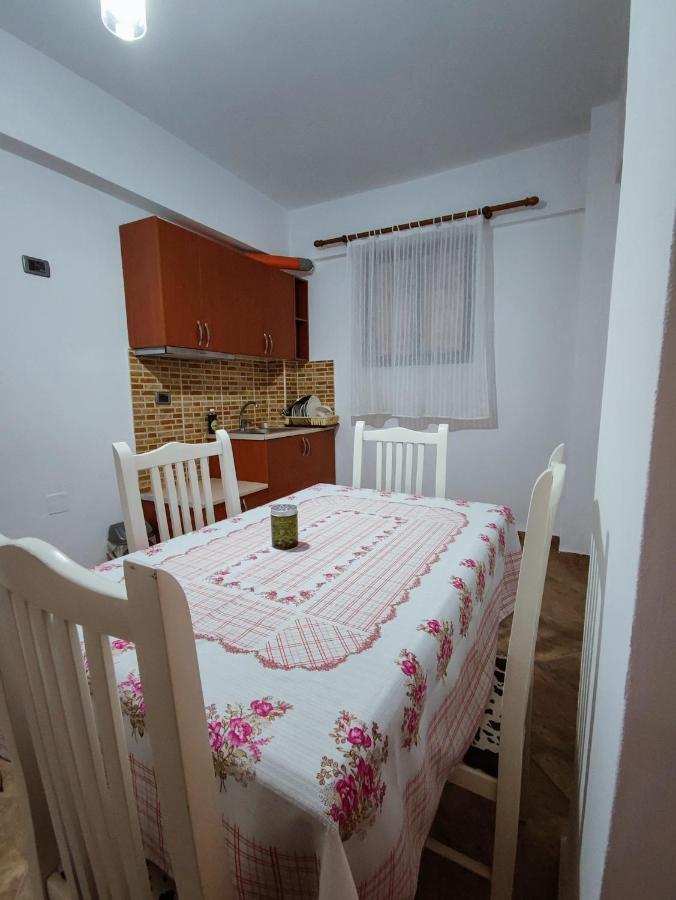 El Rio Apartments Sarandë Exterior foto