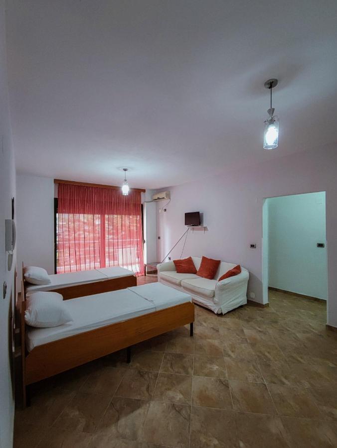El Rio Apartments Sarandë Exterior foto